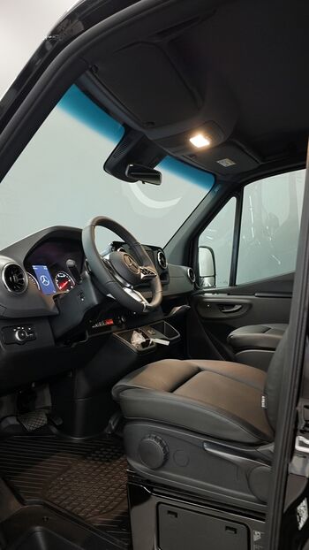 Mercedes-Benz Sprinter 2025